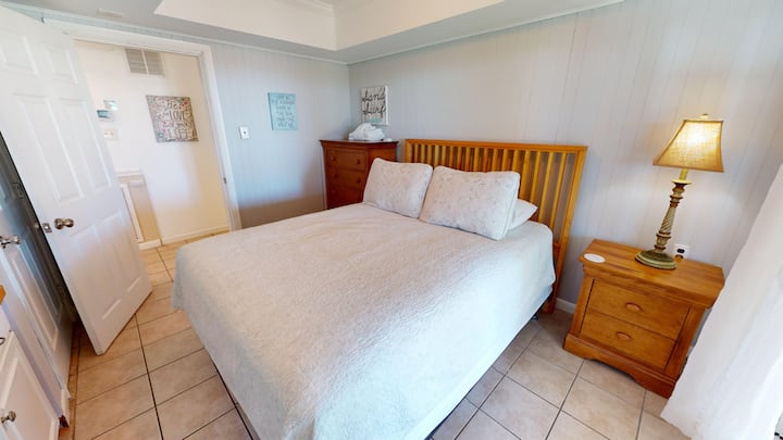 915-W-Ashley-Bedroom