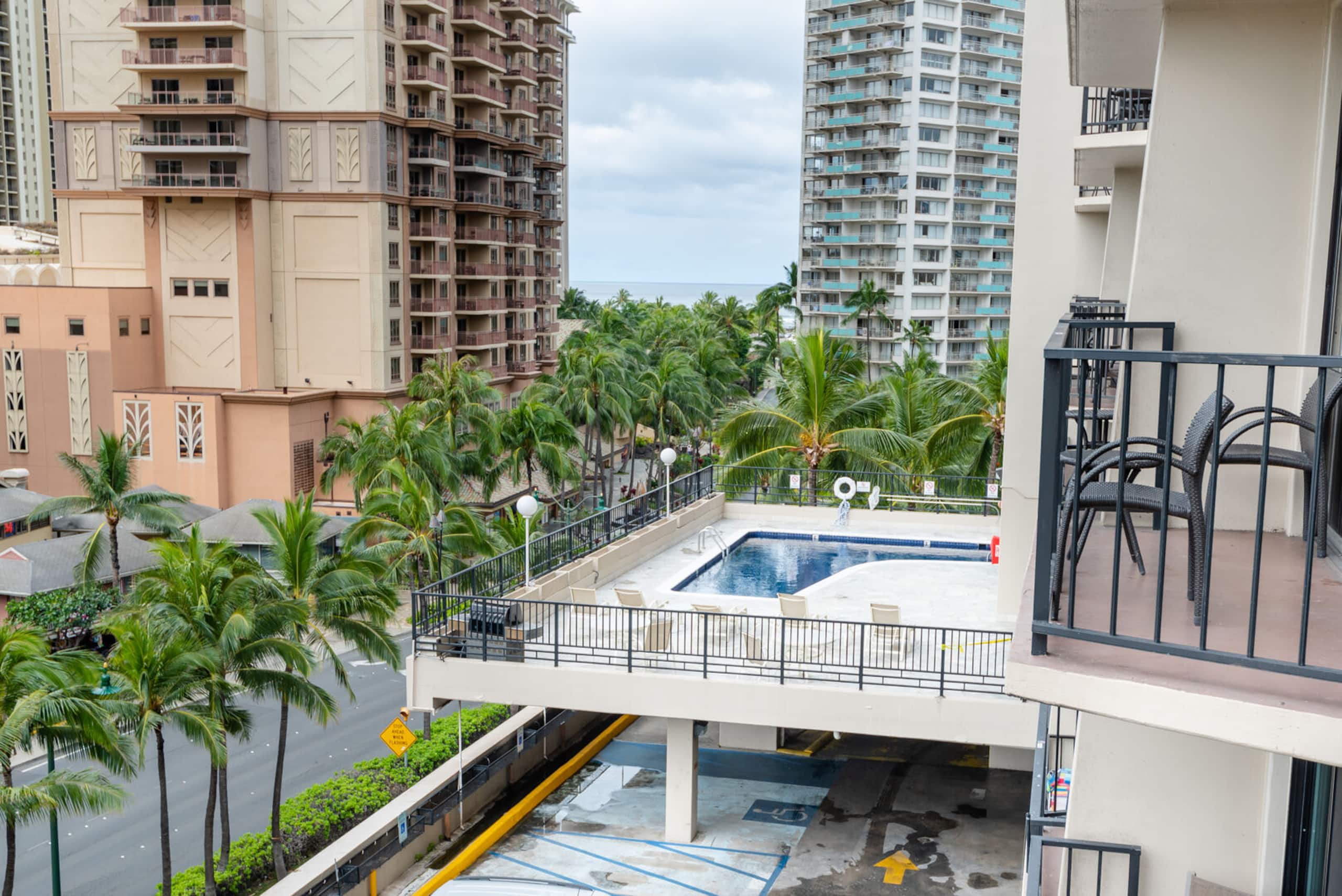 Condo in Honolulu · ★4.72 · 1 bedroom · 2 beds · 1 bath - Image 17
