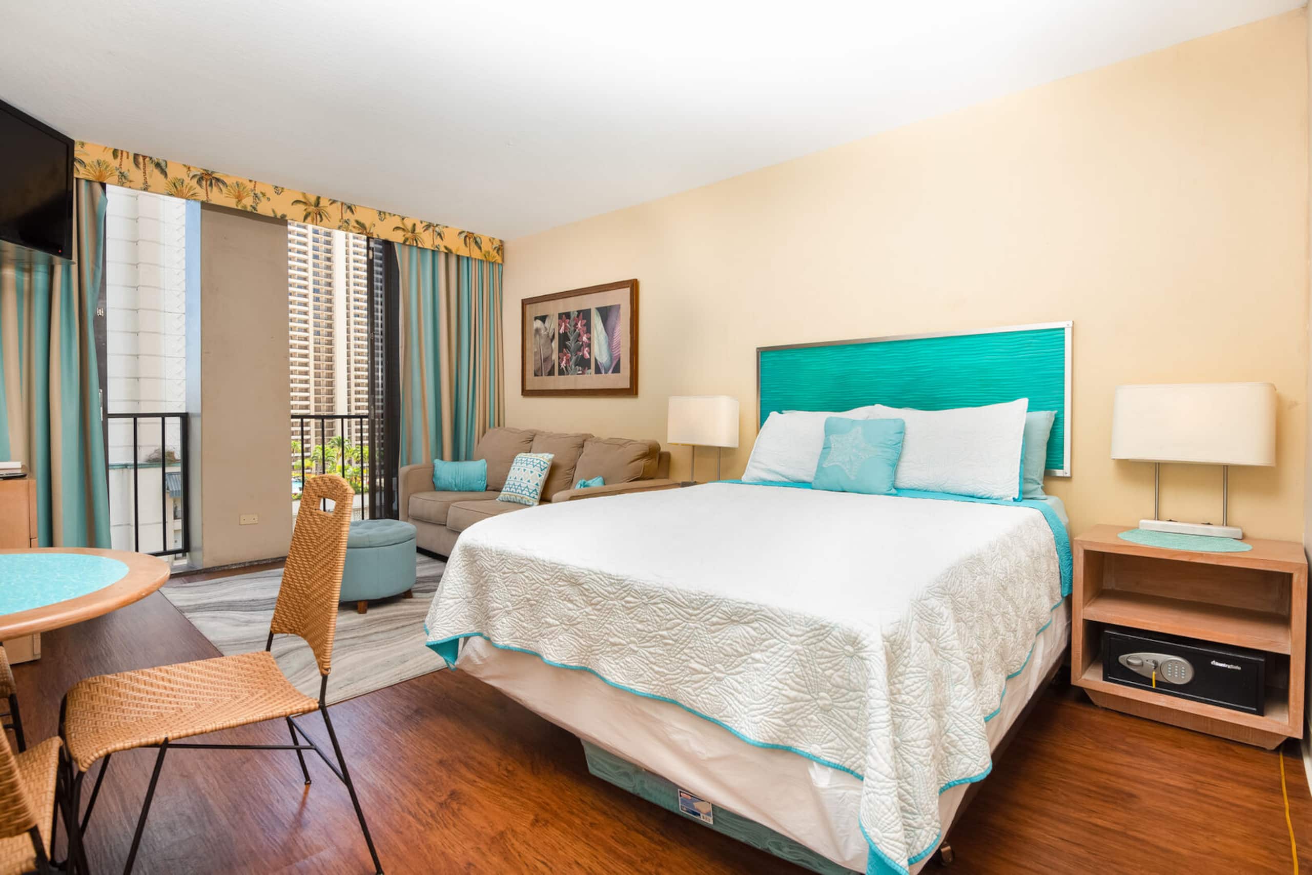 Condo in Honolulu · ★4.72 · 1 bedroom · 2 beds · 1 bath - Image 1