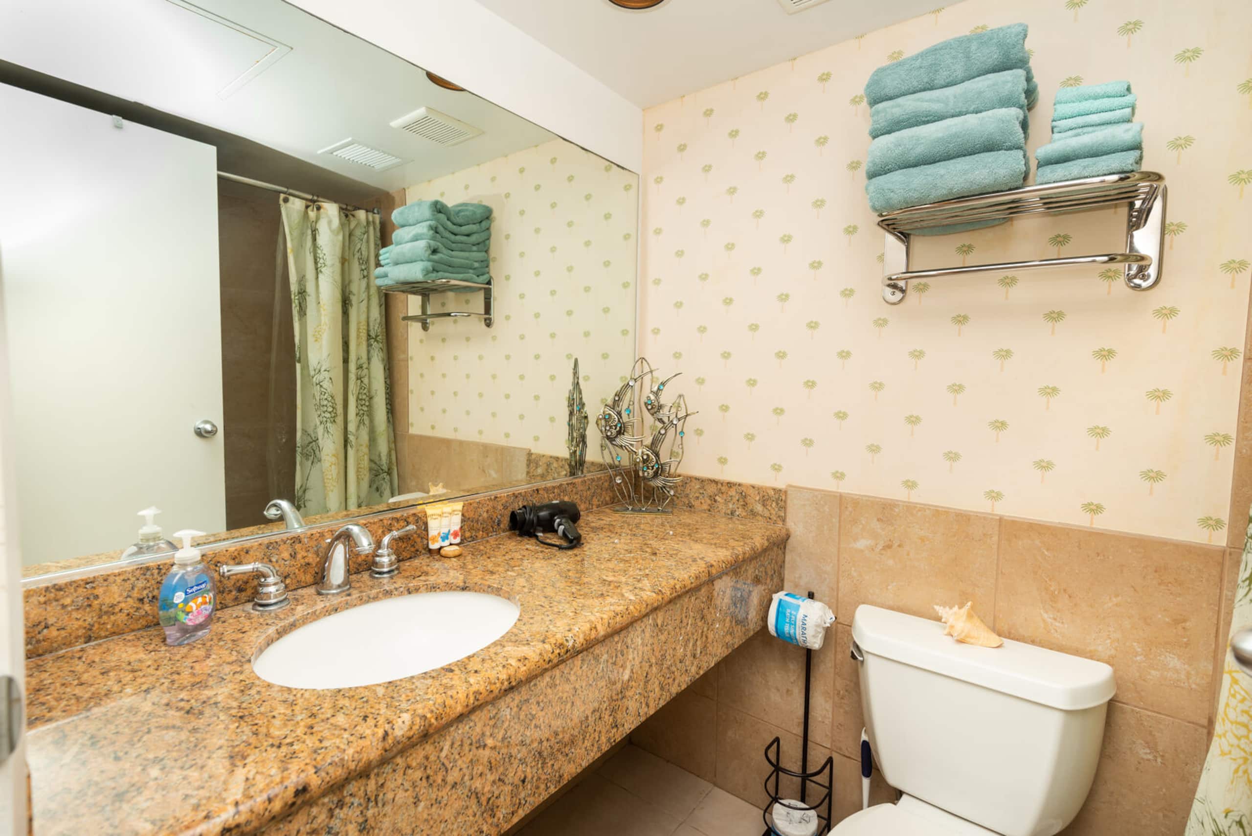 Condo in Honolulu · ★4.72 · 1 bedroom · 2 beds · 1 bath - Image 10