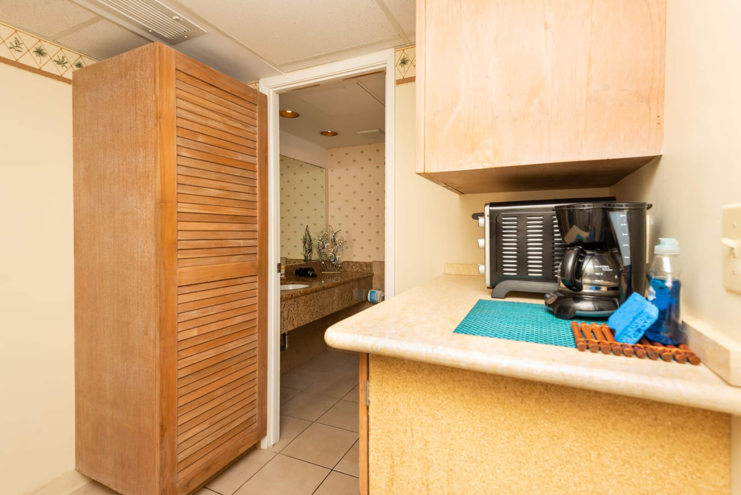 Condo in Honolulu · ★4.72 · 1 bedroom · 2 beds · 1 bath - Image 16