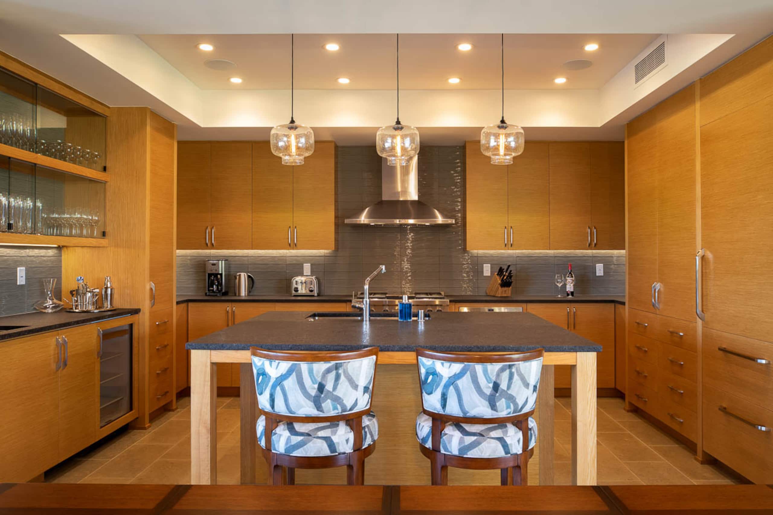 Home in Waimea · ★5.0 · 4 bedrooms · 6 beds · 4.5 baths - Image 4