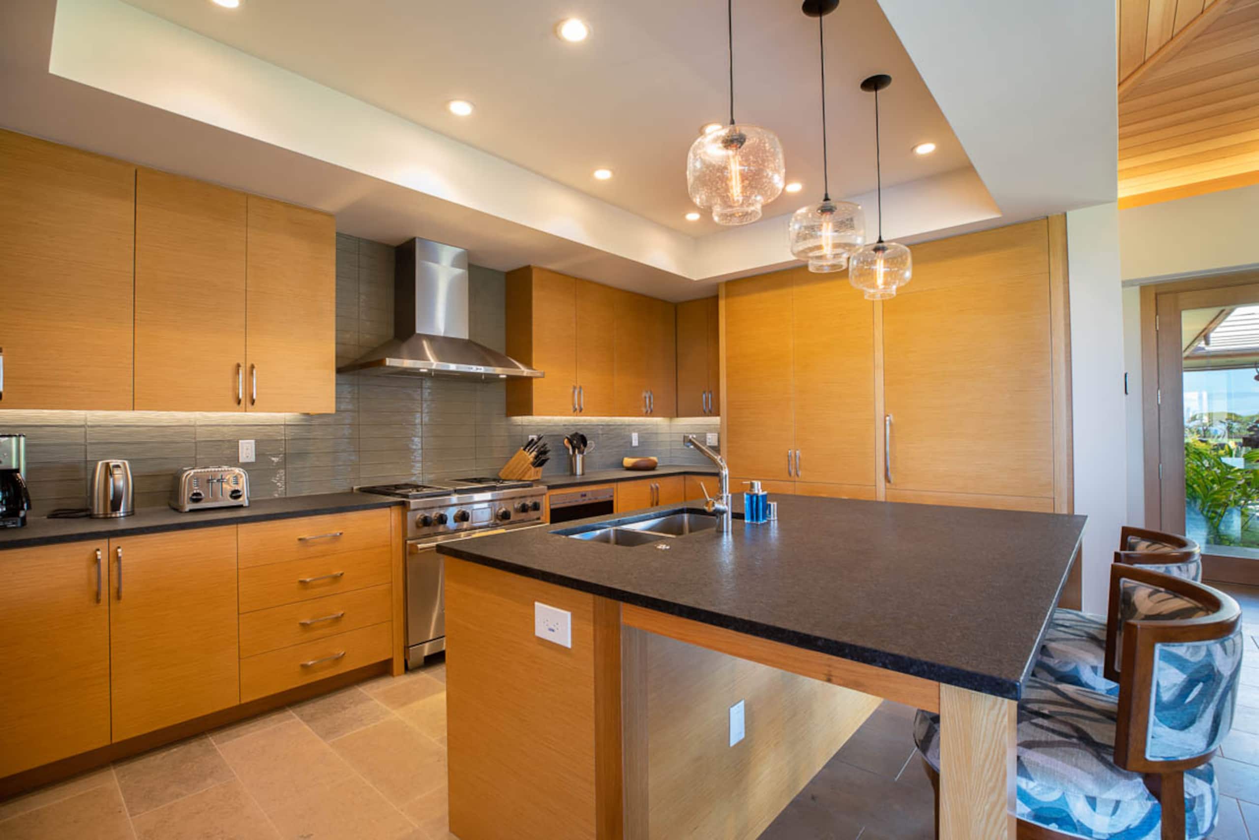 Home in Waimea · ★5.0 · 4 bedrooms · 6 beds · 4.5 baths - Image 13