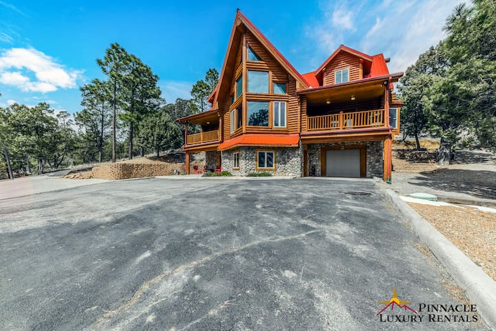 Pinnacle Luxury Rentals managed Airbnb listing 1
