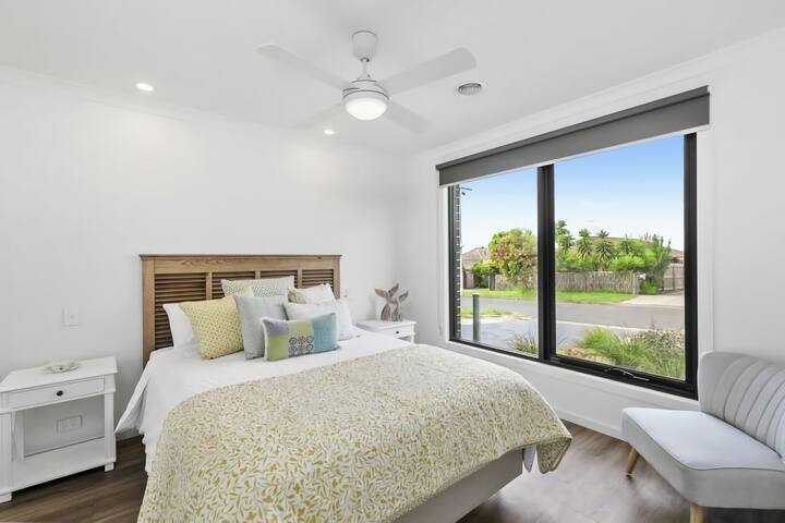 Central Beach House 52a gallery image 3