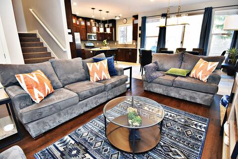 Sleeps 31, Bikes, Pool/Spa, Garage| 428/432