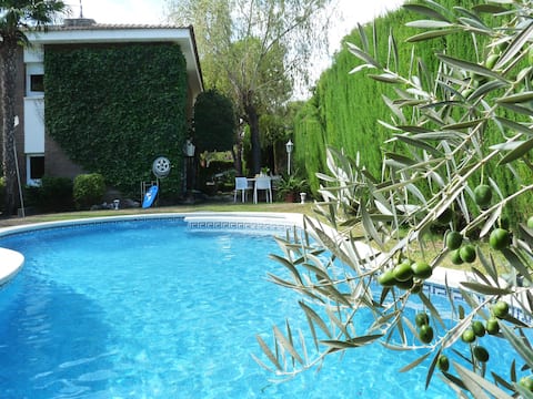 Villa Dorada - 45 min getaway from Barcelona, sea views, private pool and BBQ
