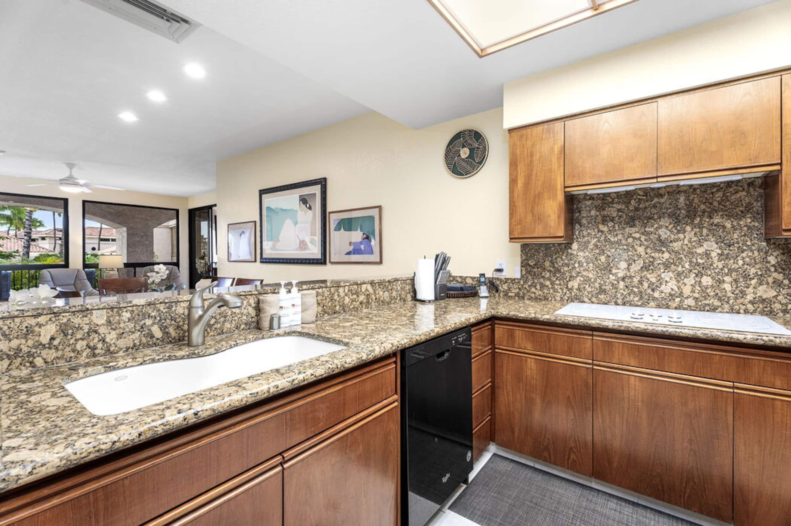 Waikoloa Condo w/ Large Lanai + Golf Views - Photo 7