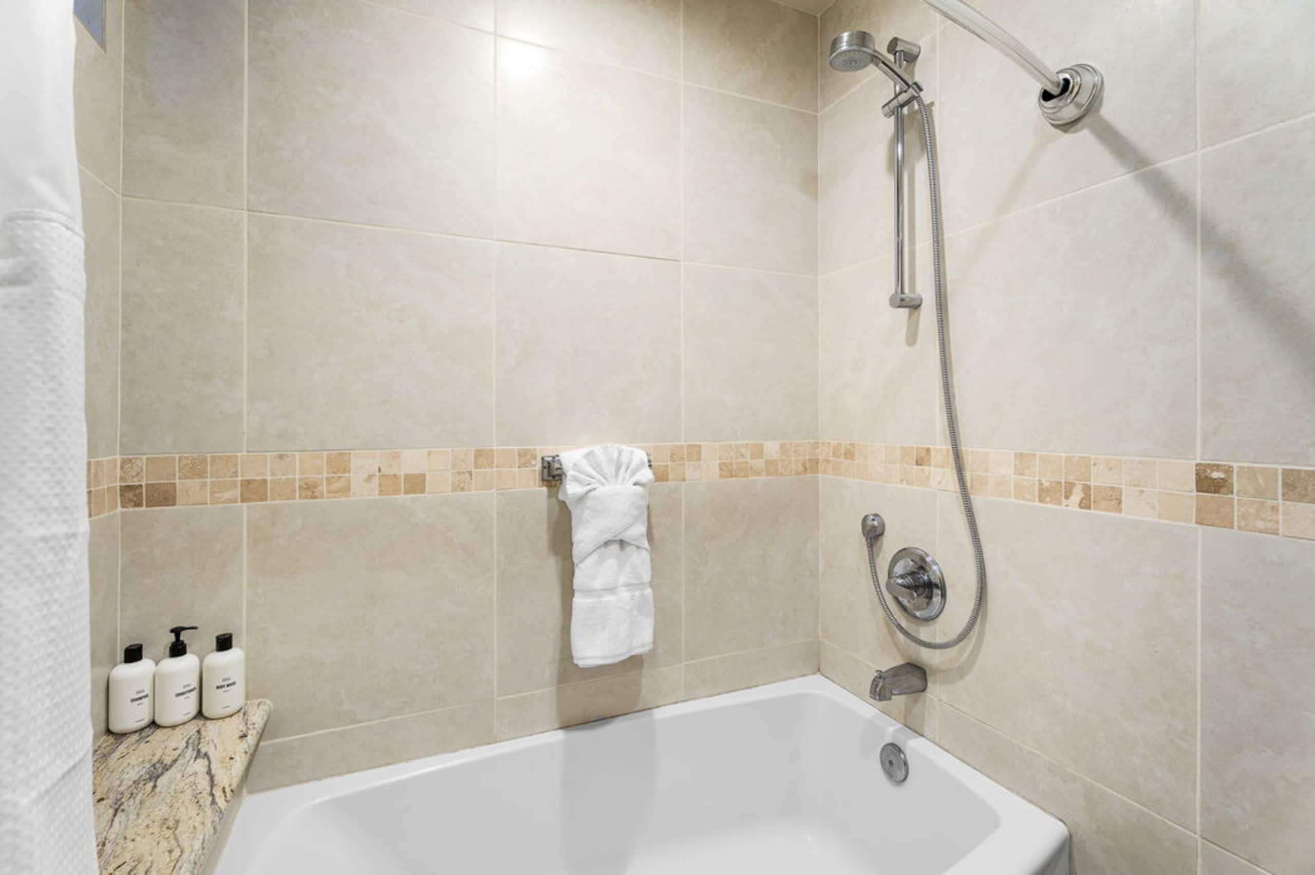 Waikoloa Condo w/ Large Lanai + Golf Views - Photo 25