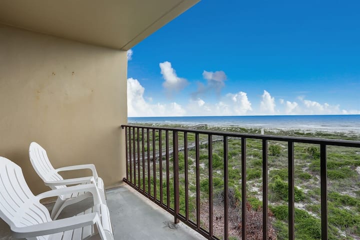 Horizon's Embrace: Oceanfront Sunrise Getaway - Fernandina Beach, FL