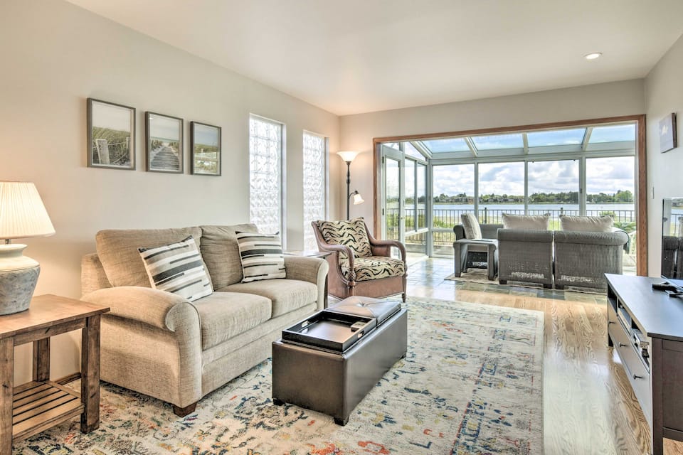 Ideally Located San Francisco Bay Home w/ Sunroom! — foto 1
