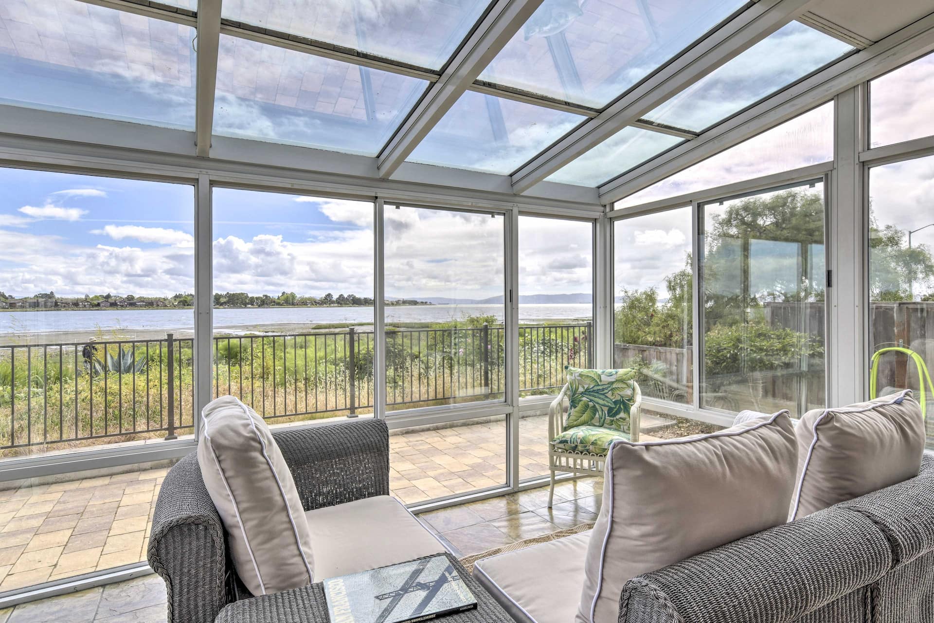 Ideally Located San Francisco Bay Home w/ Sunroom! — foto 2