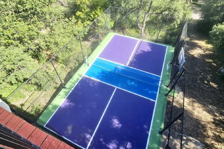 Pool, Pickleball, Piano and Panoramic Lake Views gallery image 2