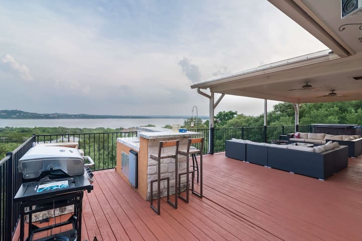 Pool, Pickleball, Piano and Panoramic Lake Views gallery image 3