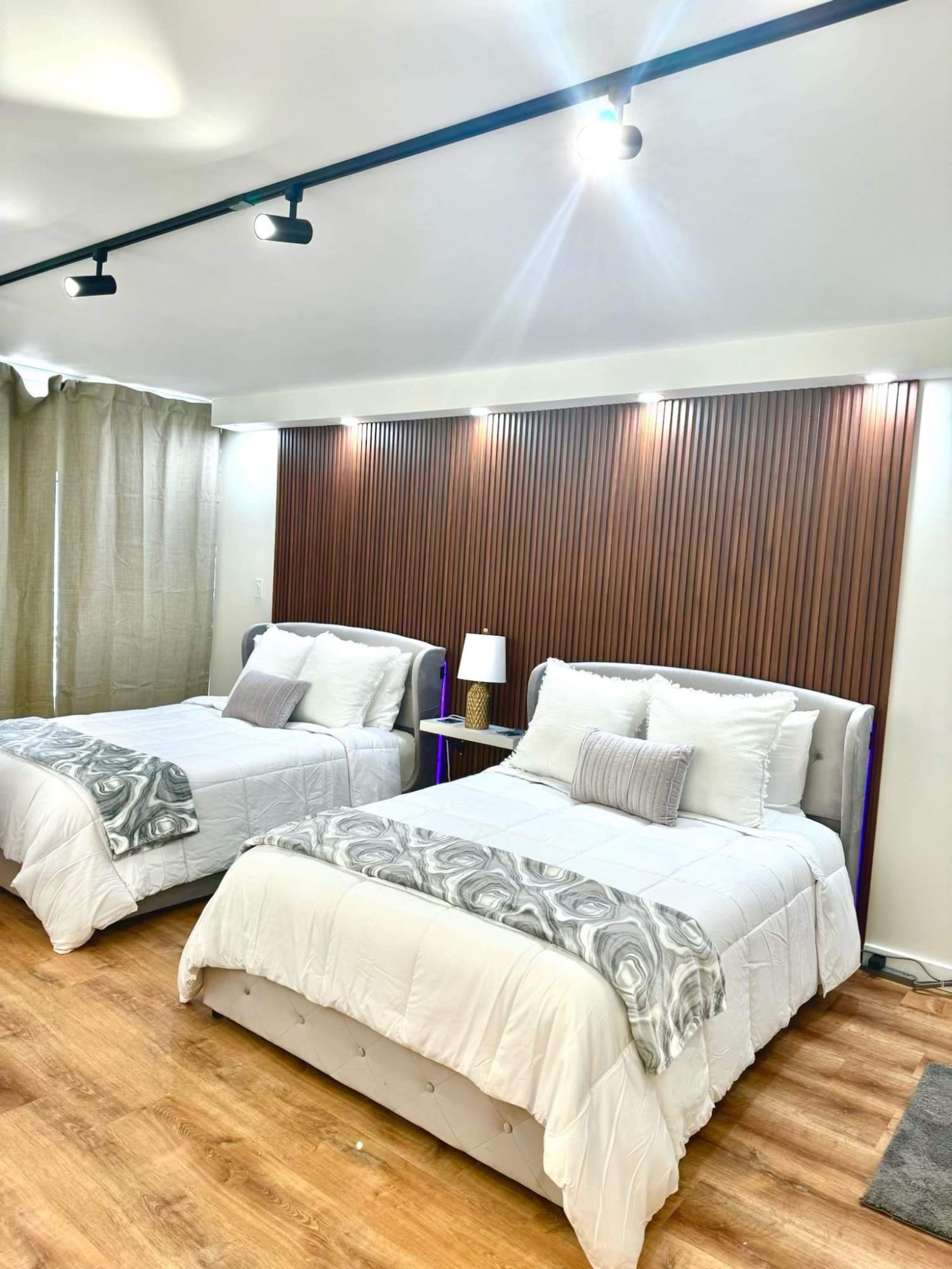 Condo in Honolulu · ★4.86 · Studio · 2 beds · 1 private bath - Image 9