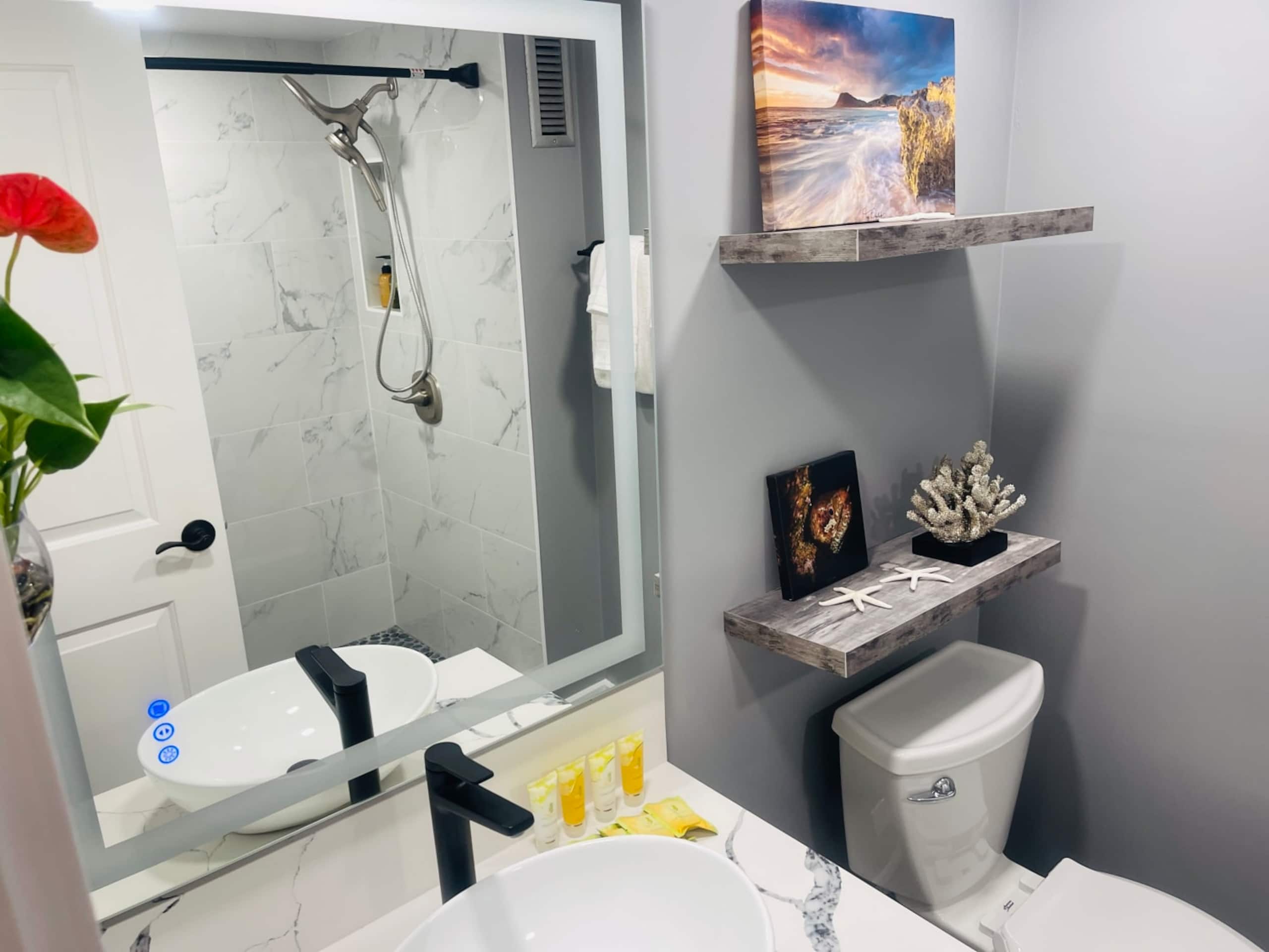 Condo in Honolulu · ★4.86 · Studio · 2 beds · 1 private bath - Image 7