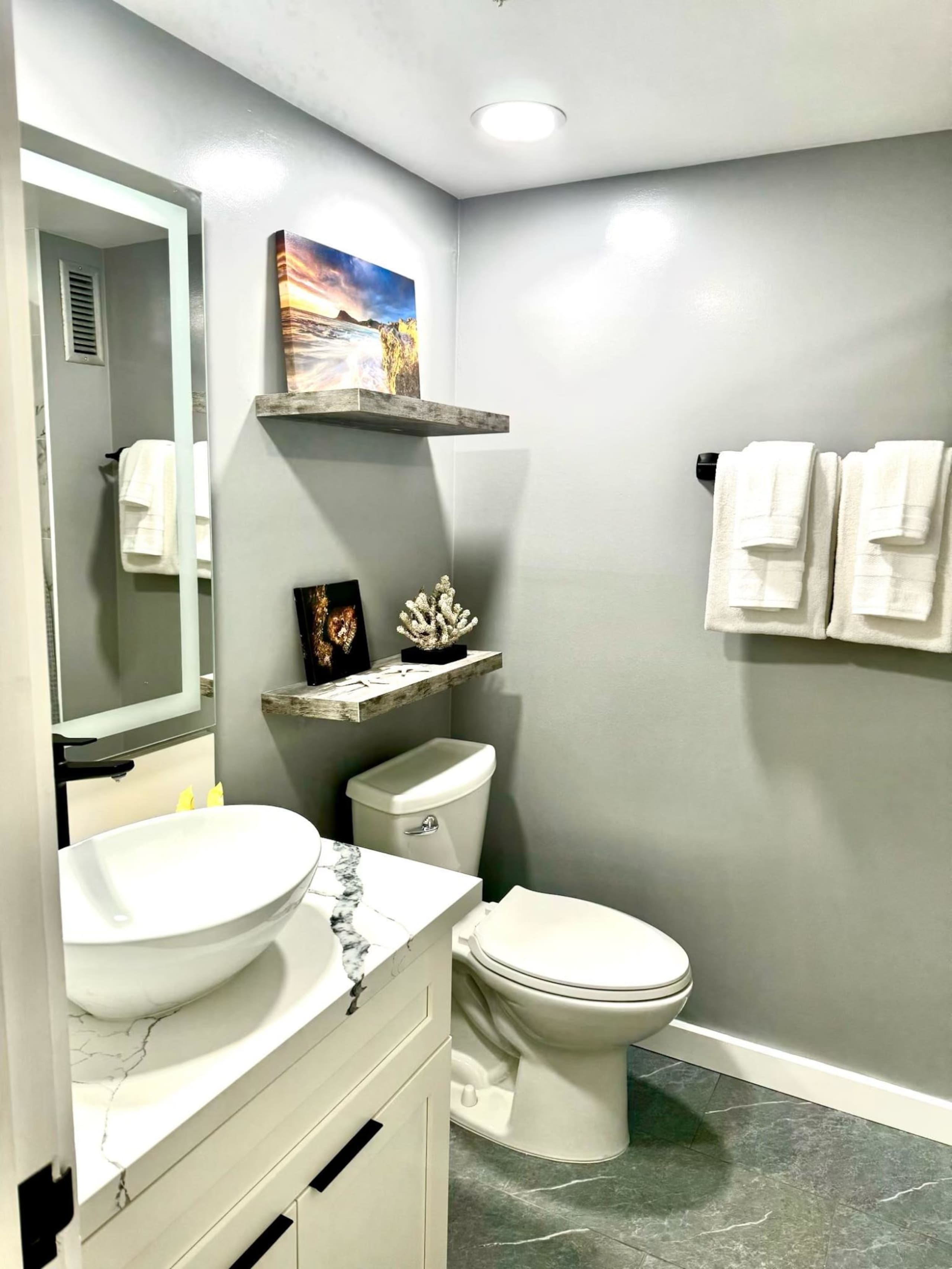 Condo in Honolulu · ★4.86 · Studio · 2 beds · 1 private bath - Image 15