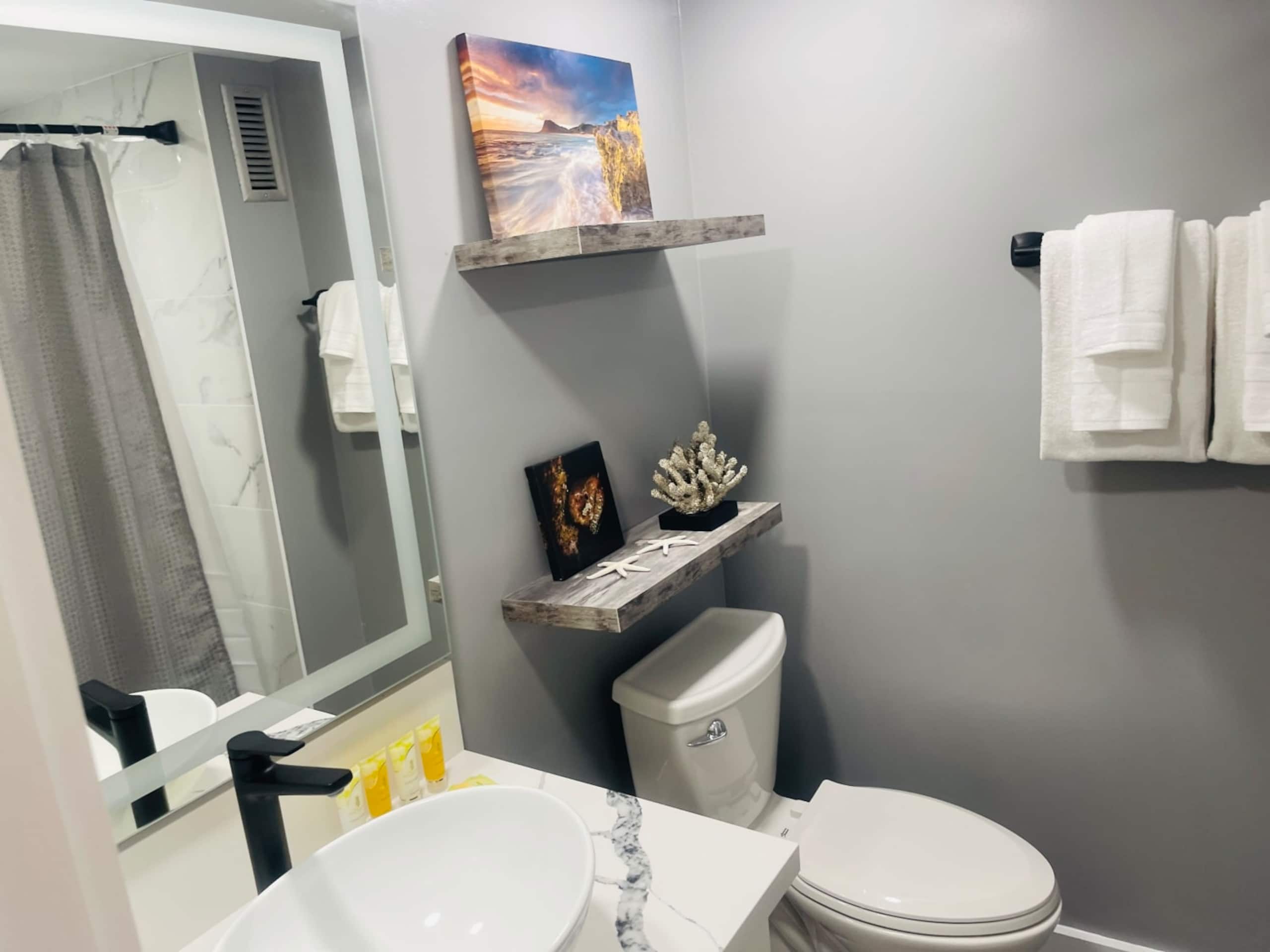 Condo in Honolulu · ★4.86 · Studio · 2 beds · 1 private bath - Image 18