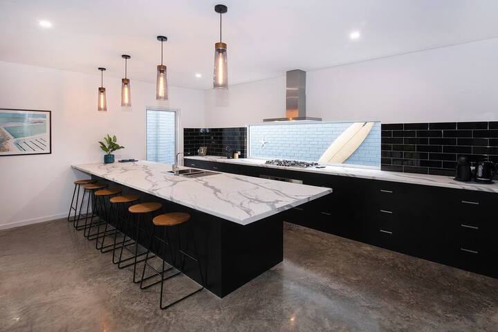 Fantasea- Newly built modern home gallery image 5