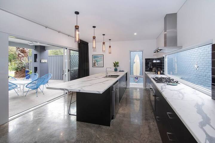 Fantasea- Newly built modern home gallery image 3