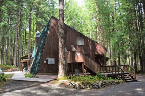 The Lodge on Shawnee Trail | Wifi, Hot tub