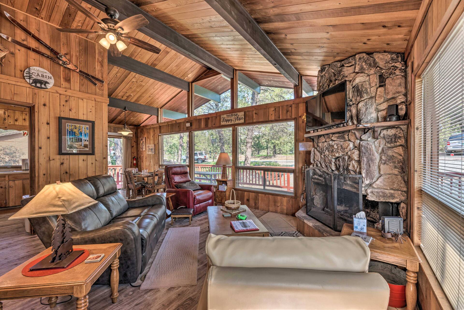 Quiet Retreat w/ Hot Tub - 16 Miles to Ski Apache!
