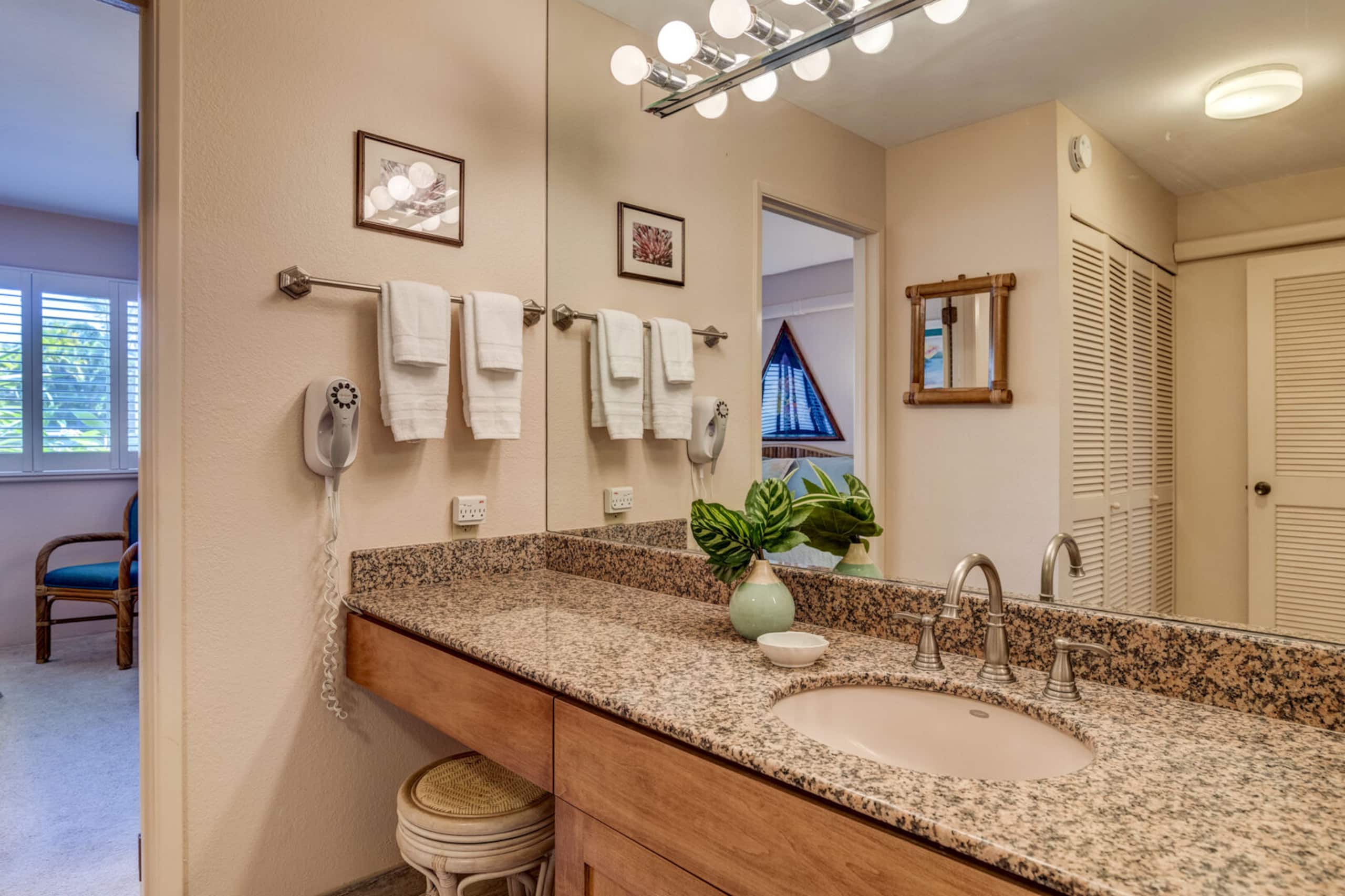 Condo in Lahaina · ★4.72 · 1 bedroom · 2 beds · 1 private bath - Image 20