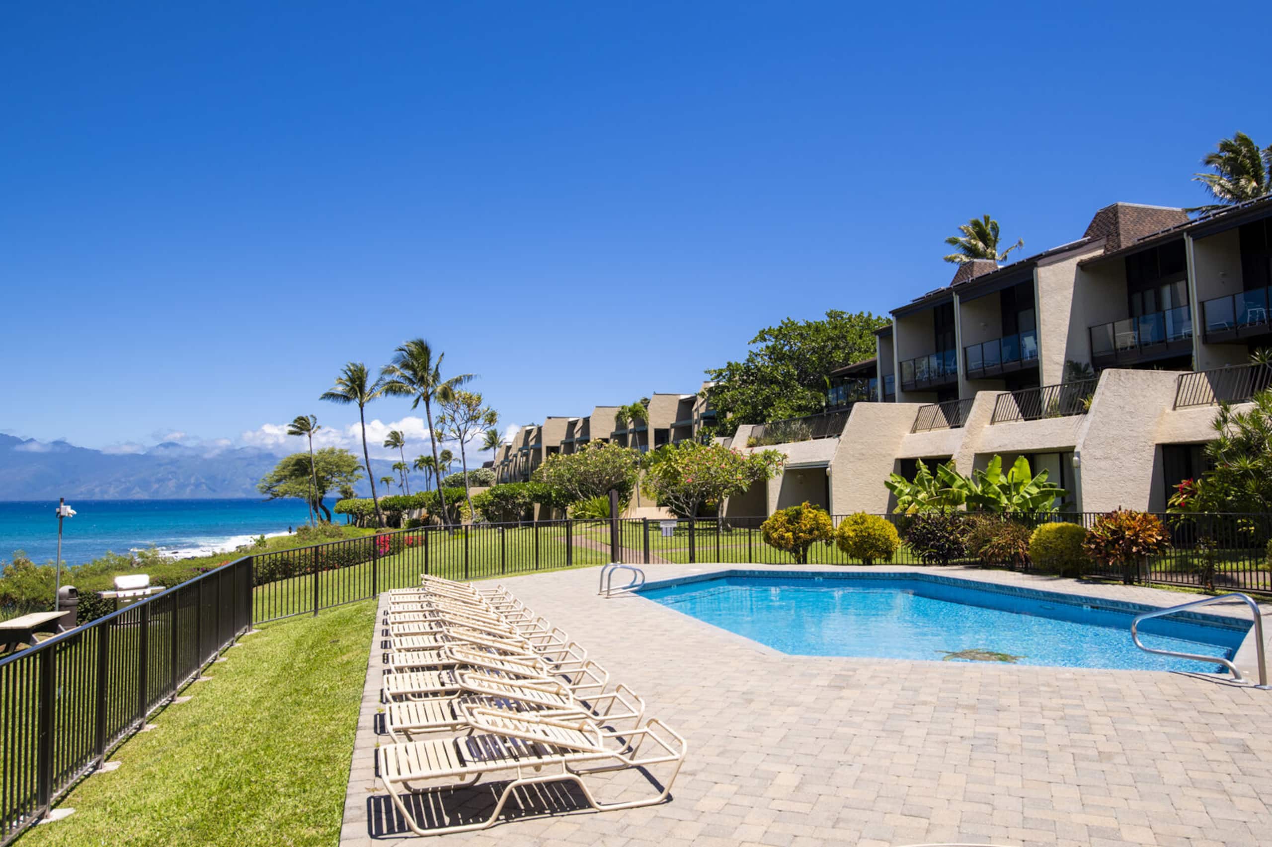 Condo in Lahaina · ★4.72 · 1 bedroom · 2 beds · 1 private bath - Image 23