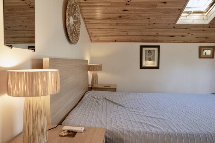 Საძინებელი 3: ორადგილიანი საწოლი 140x190 + სამუშაო მაგიდა + კარადა