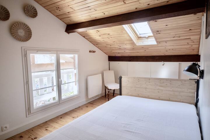 Საძინებელი 5: ორადგილიანი საწოლი 140x190 + კარადა