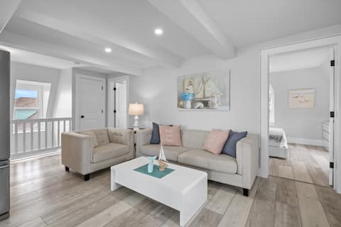 Waterfront Loft 2 Bedroom Posh Condo Downtown