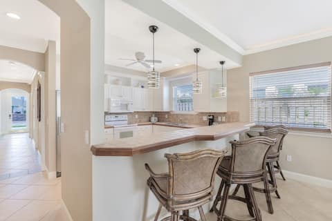 Successful Airbnb property: Spacious, Cozy 4 Bedroom, Heated Pool, Near Beach in Naples Park