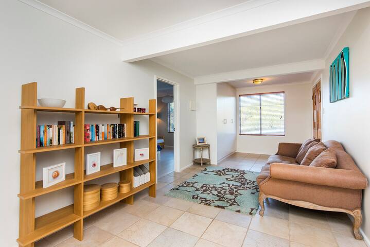 Seaclusion Cottage – Modern renovated beach house gallery image 3