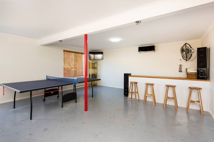 Seaclusion Cottage – Modern renovated beach house gallery image 4