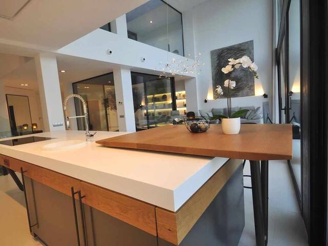 Luxury Villa with pool, jacuzzi & panoramic views gallery image 5