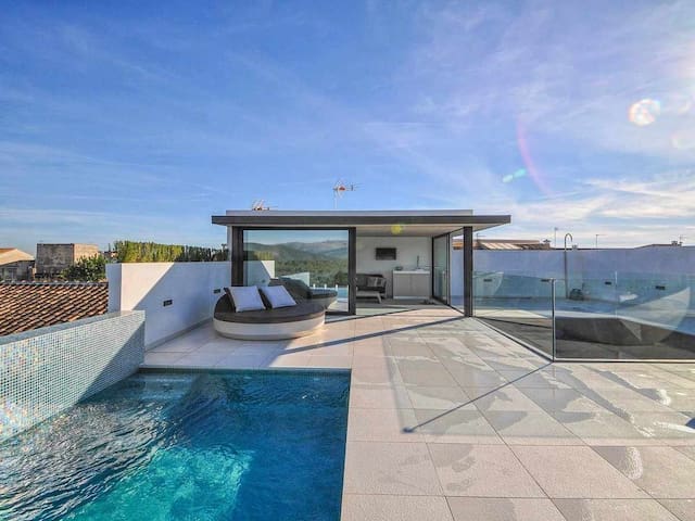 Luxury Villa with pool, jacuzzi & panoramic views