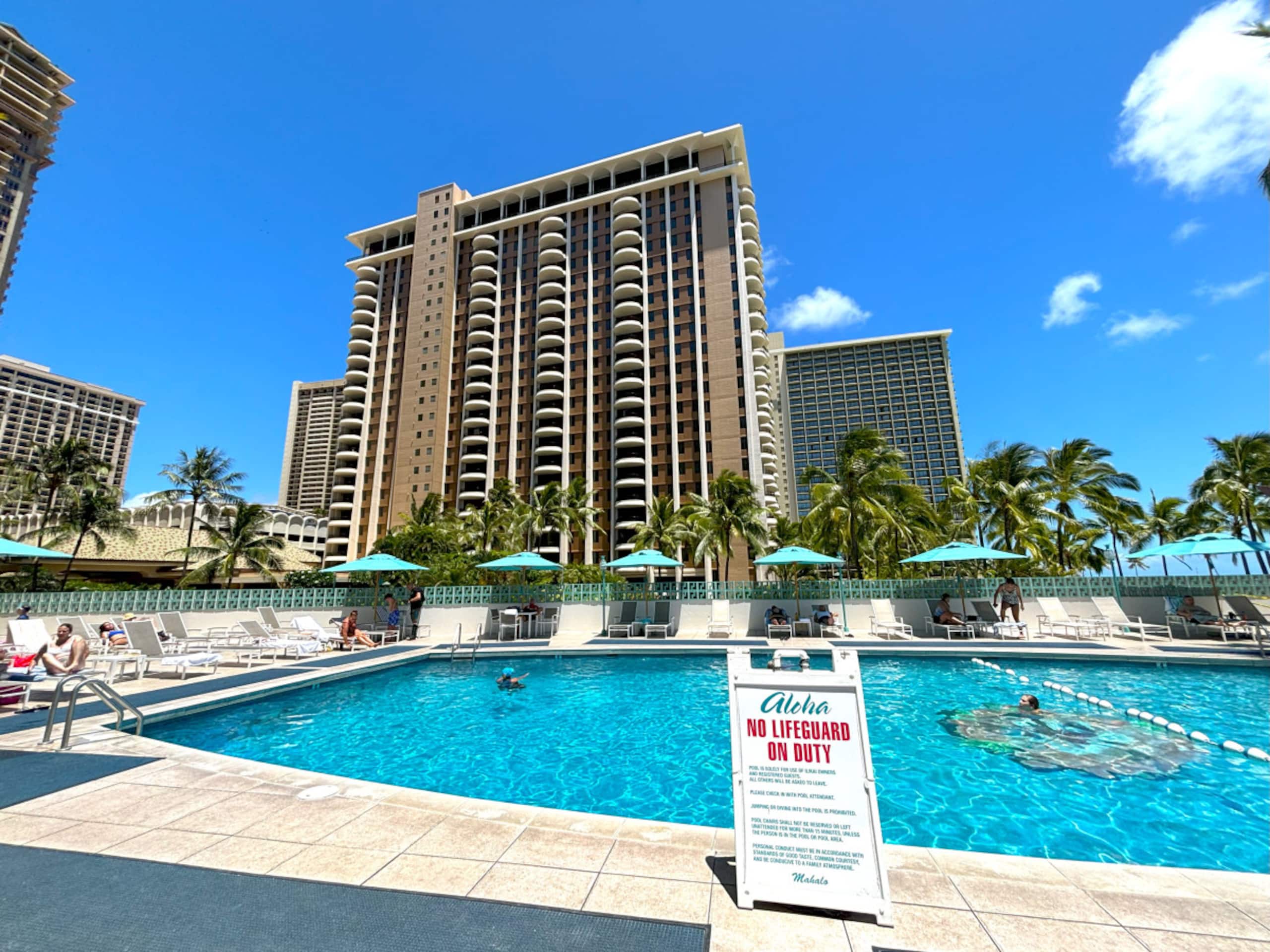 Condo in Honolulu · ★4.44 · 2 bedrooms · 4 beds · 2 private baths - Image 18