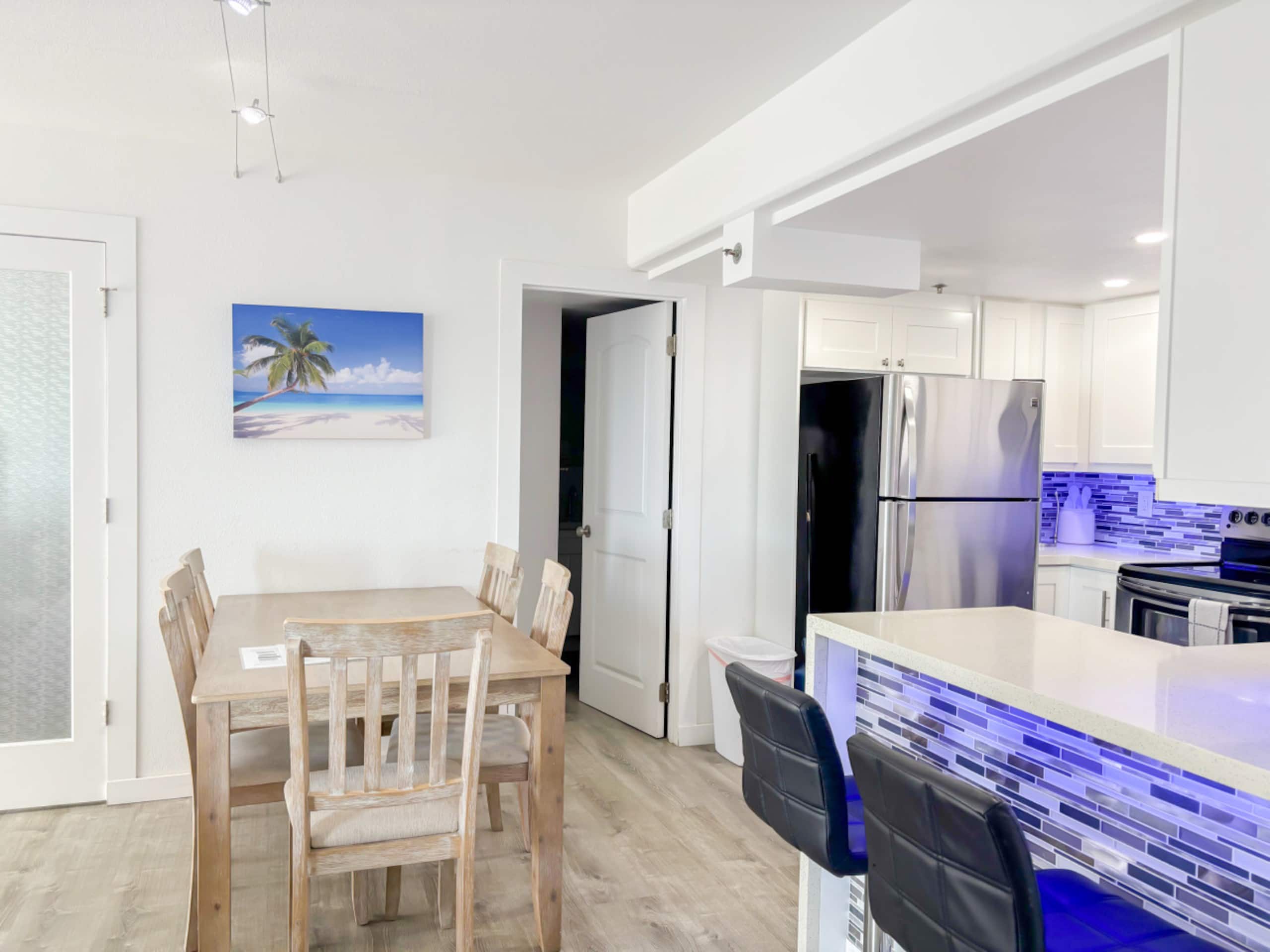 Condo in Honolulu · ★4.44 · 2 bedrooms · 4 beds · 2 private baths - Image 7