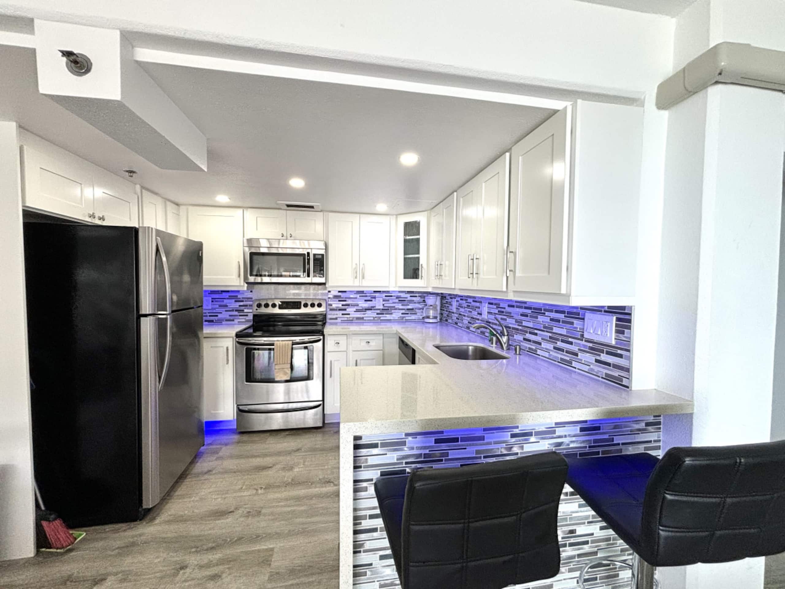 Condo in Honolulu · ★4.44 · 2 bedrooms · 4 beds · 2 private baths - Image 8