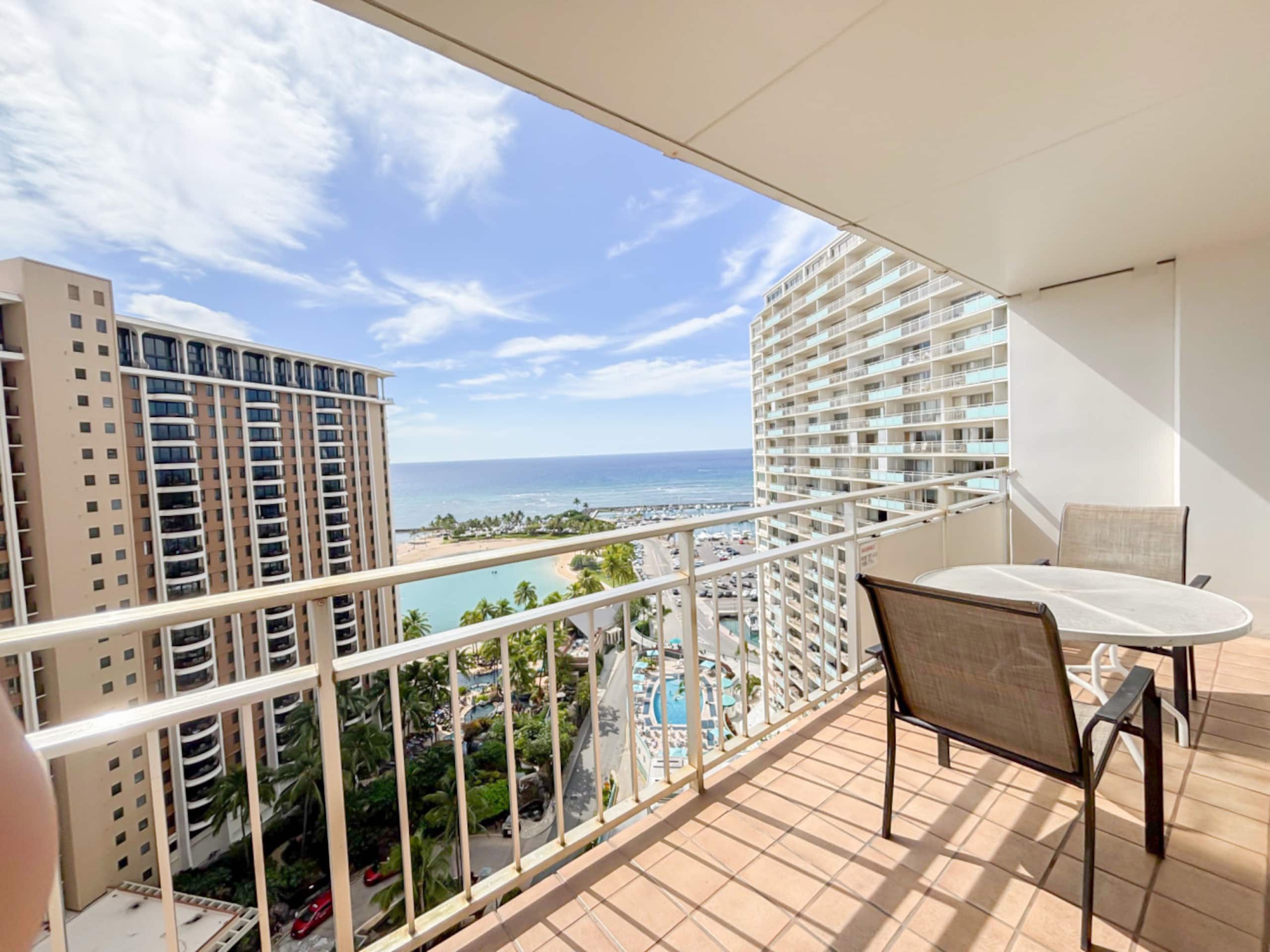 Condo in Honolulu · ★4.44 · 2 bedrooms · 4 beds · 2 private baths - Image 2