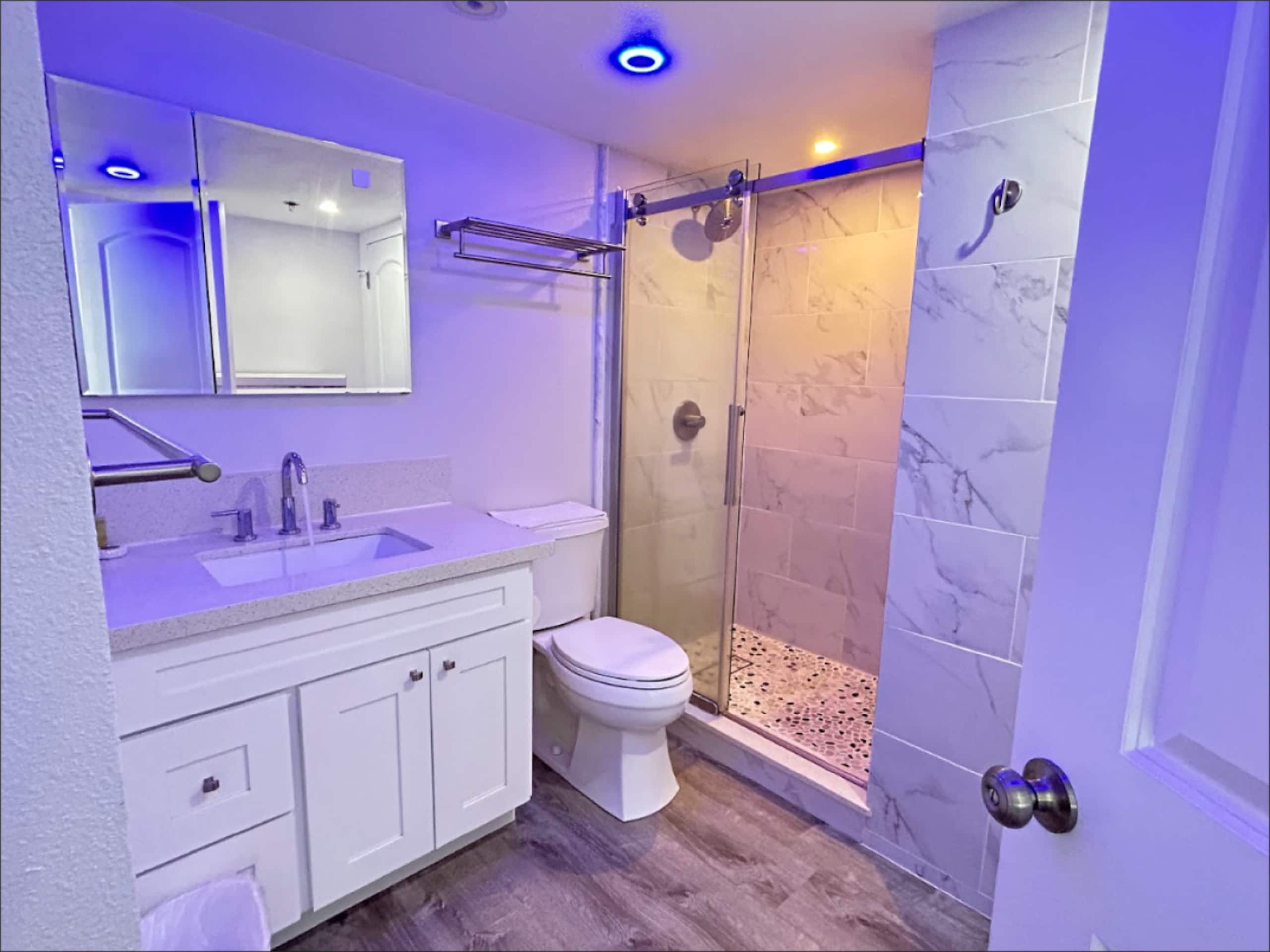 Condo in Honolulu · ★4.44 · 2 bedrooms · 4 beds · 2 private baths - Image 15