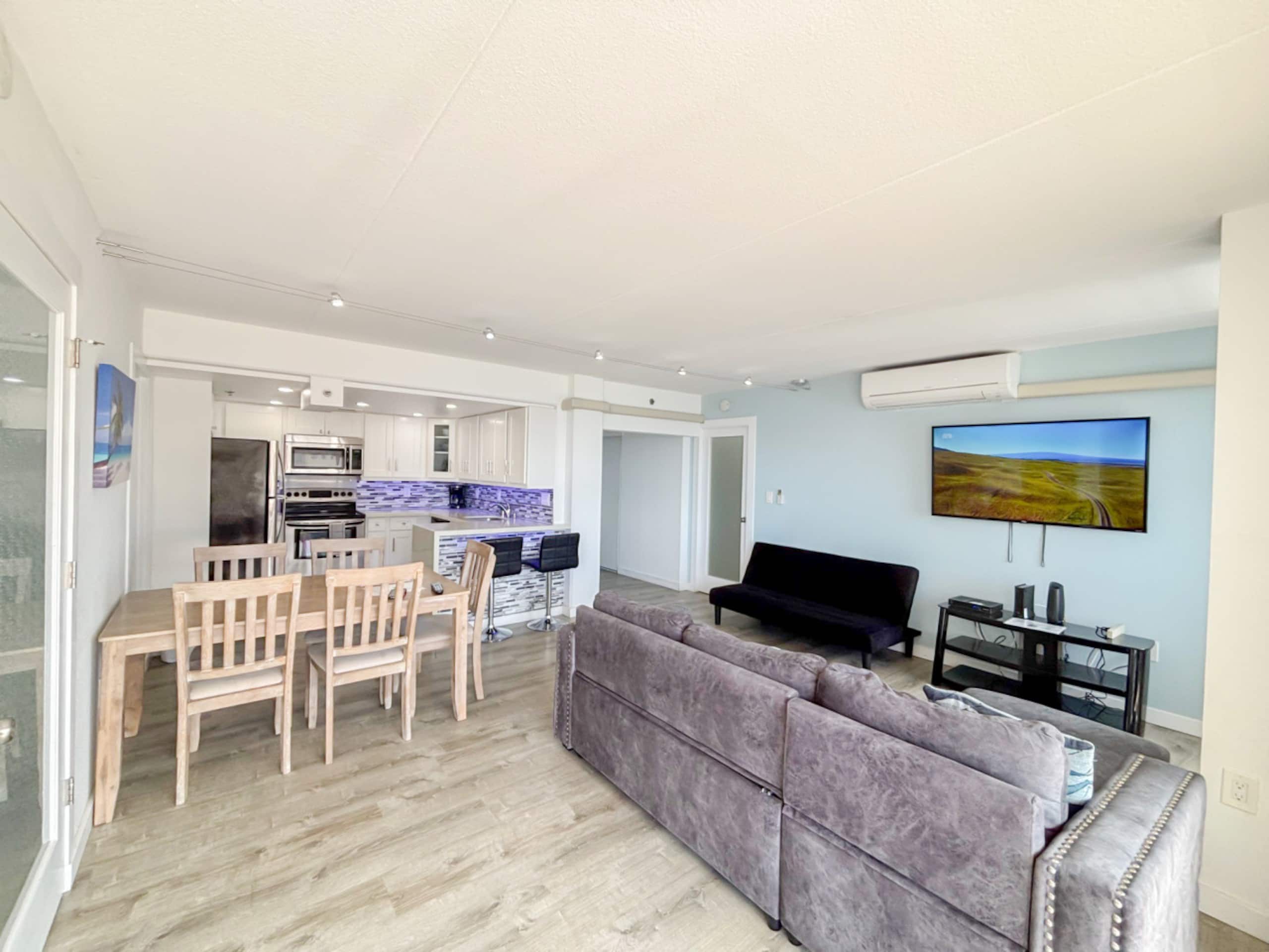Condo in Honolulu · ★4.44 · 2 bedrooms · 4 beds · 2 private baths - Image 1
