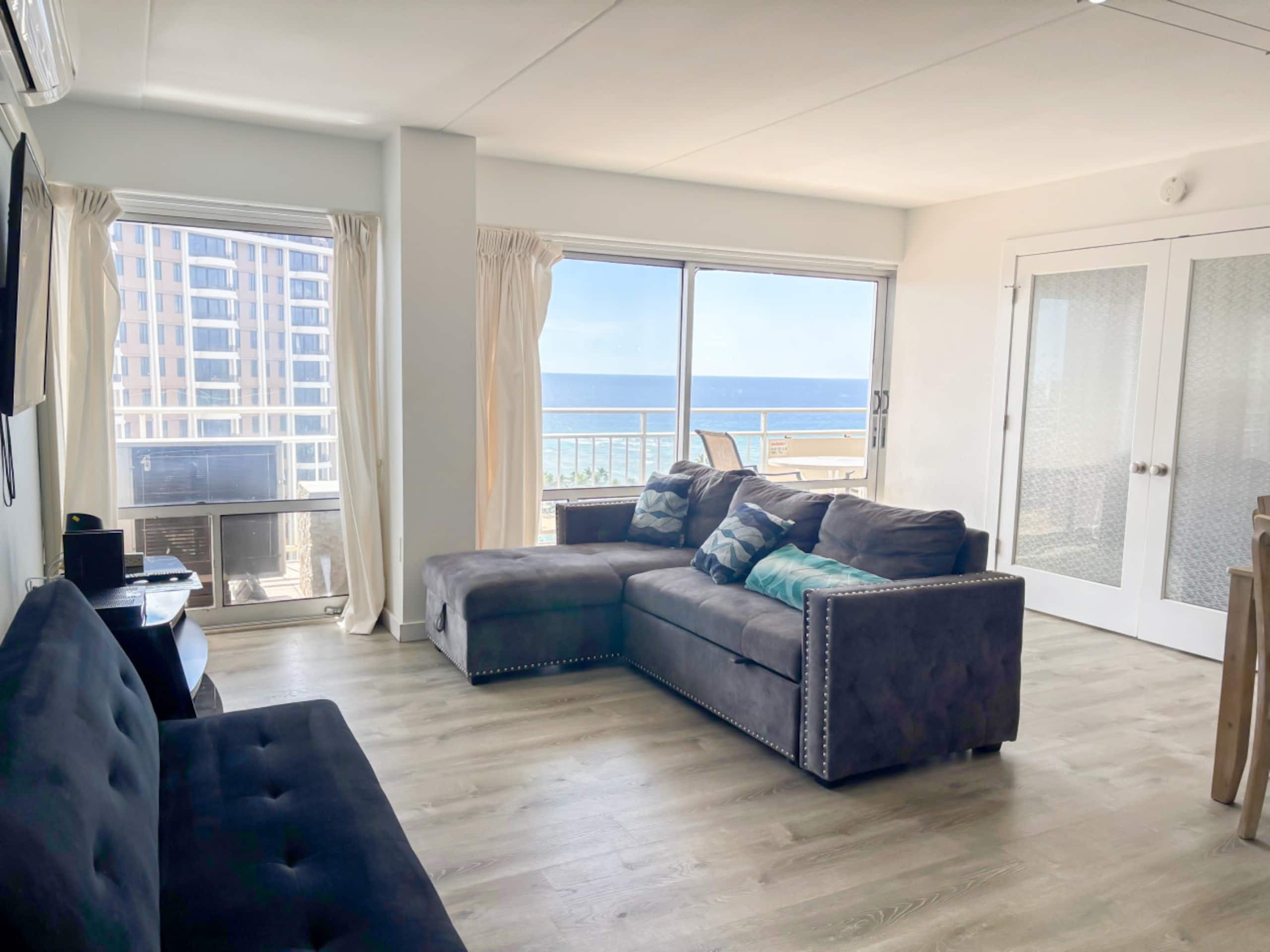 Condo in Honolulu · ★4.44 · 2 bedrooms · 4 beds · 2 private baths - Image 5