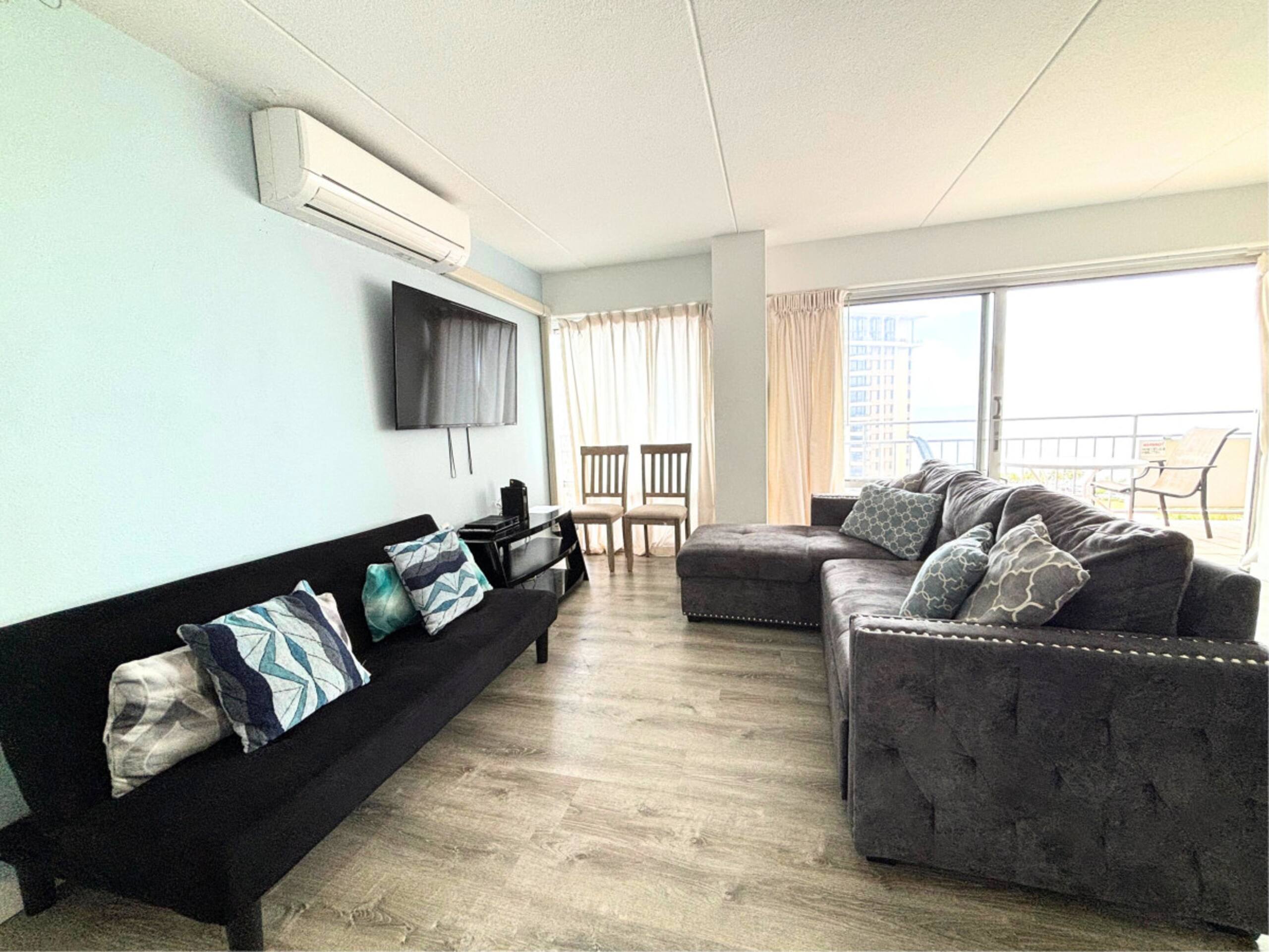 Condo in Honolulu · ★4.44 · 2 bedrooms · 4 beds · 2 private baths - Image 6