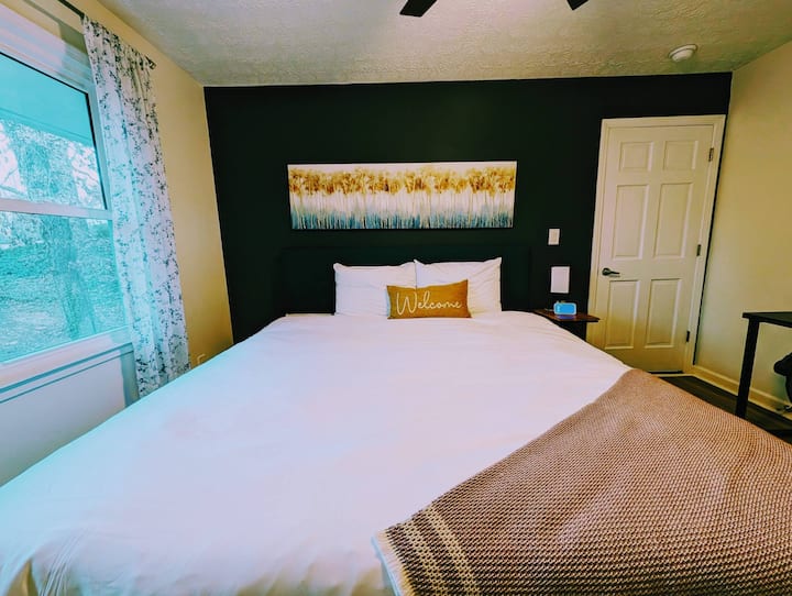 Bedroom 3 with king bed