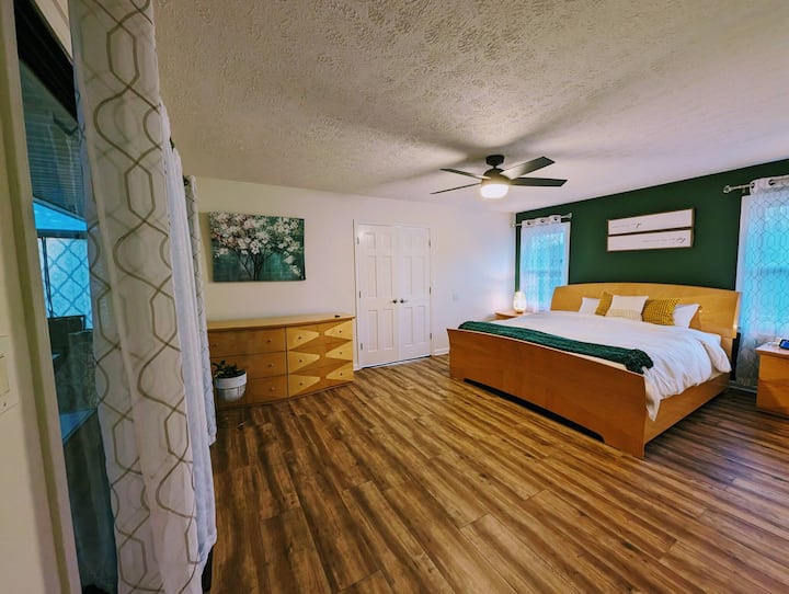 Bedroom 2 with King bed