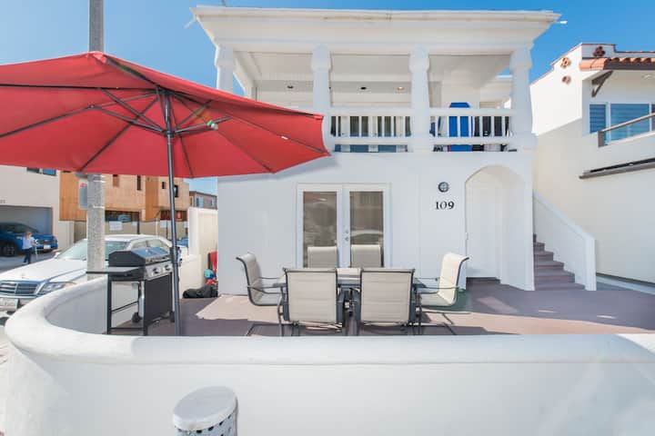 Unwind On The Oceanview Balcony, Only One House From The Sand! - Newport