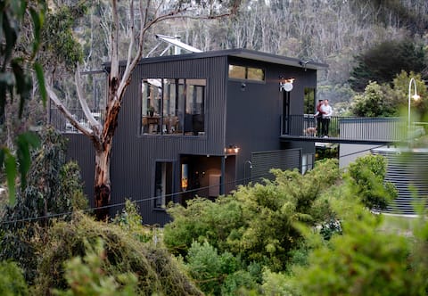 Popular Airbnb listing: Months and Seasons - Coastal House- Stunning Views in Shire Of Colac Otway