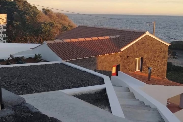 Casa da Guarda – seaside retreat on Pico Island