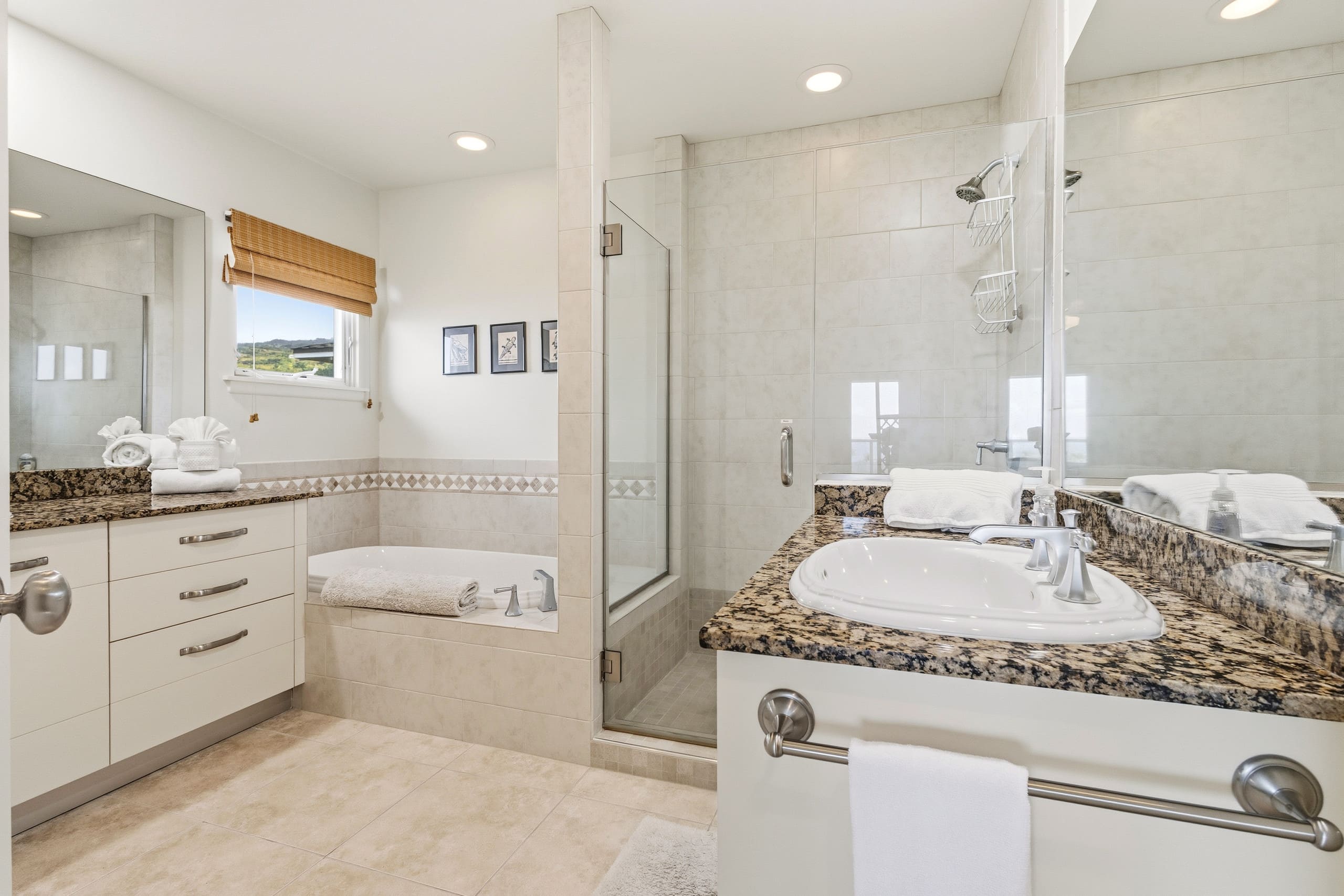 Condo in Kailua-Kona · ★5.0 · 2 bedrooms · 4 beds · 2.5 private baths - Image 20